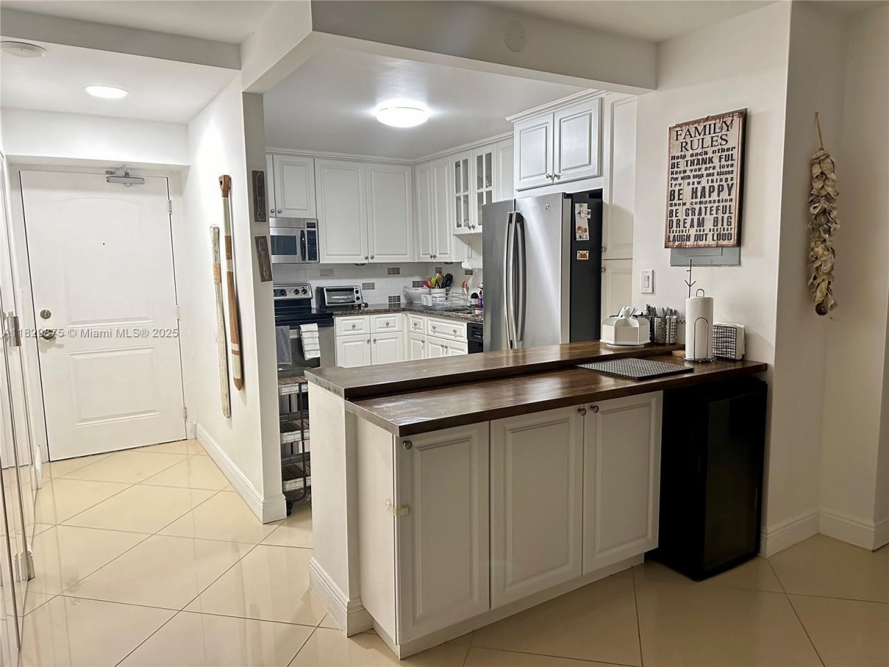 100 Bayview Dr, Unit 1405, Sunny Isles Beach, FL 33160 Photo