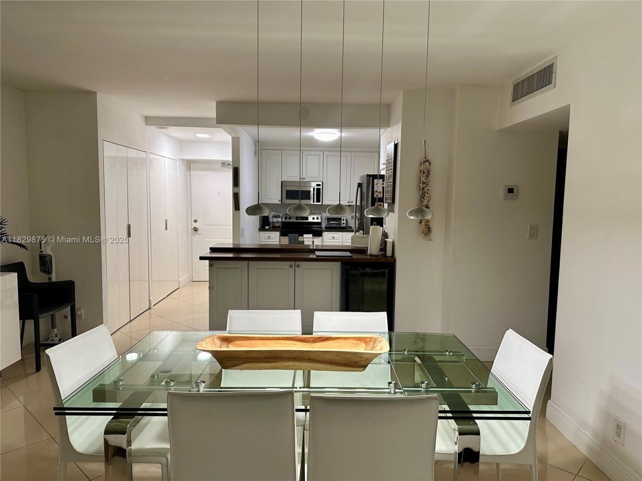 100 Bayview Dr, Unit 1405, Sunny Isles Beach, FL 33160 Photo