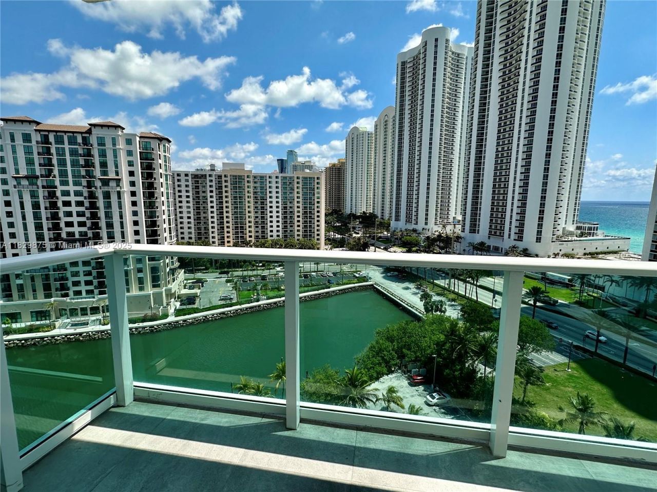 100 Bayview Dr, Unit 1405, Sunny Isles Beach, FL 33160 Photo