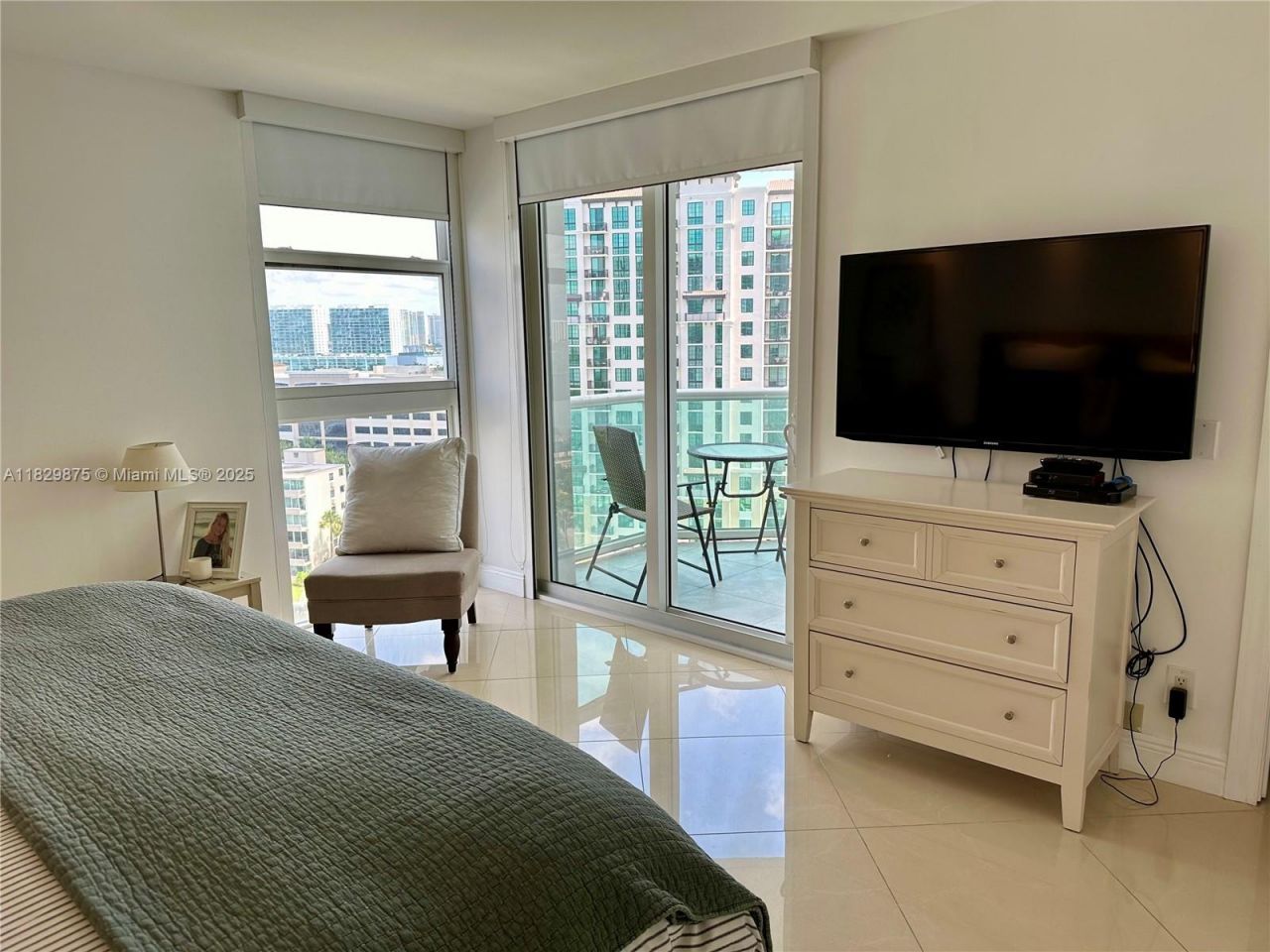 100 Bayview Dr, Unit 1405, Sunny Isles Beach, FL 33160 Photo