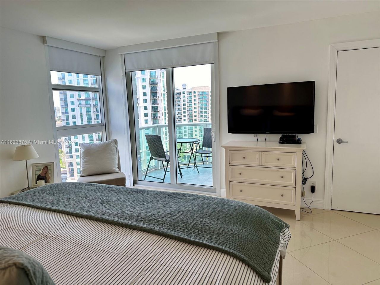 100 Bayview Dr, Unit 1405, Sunny Isles Beach, FL 33160 Photo