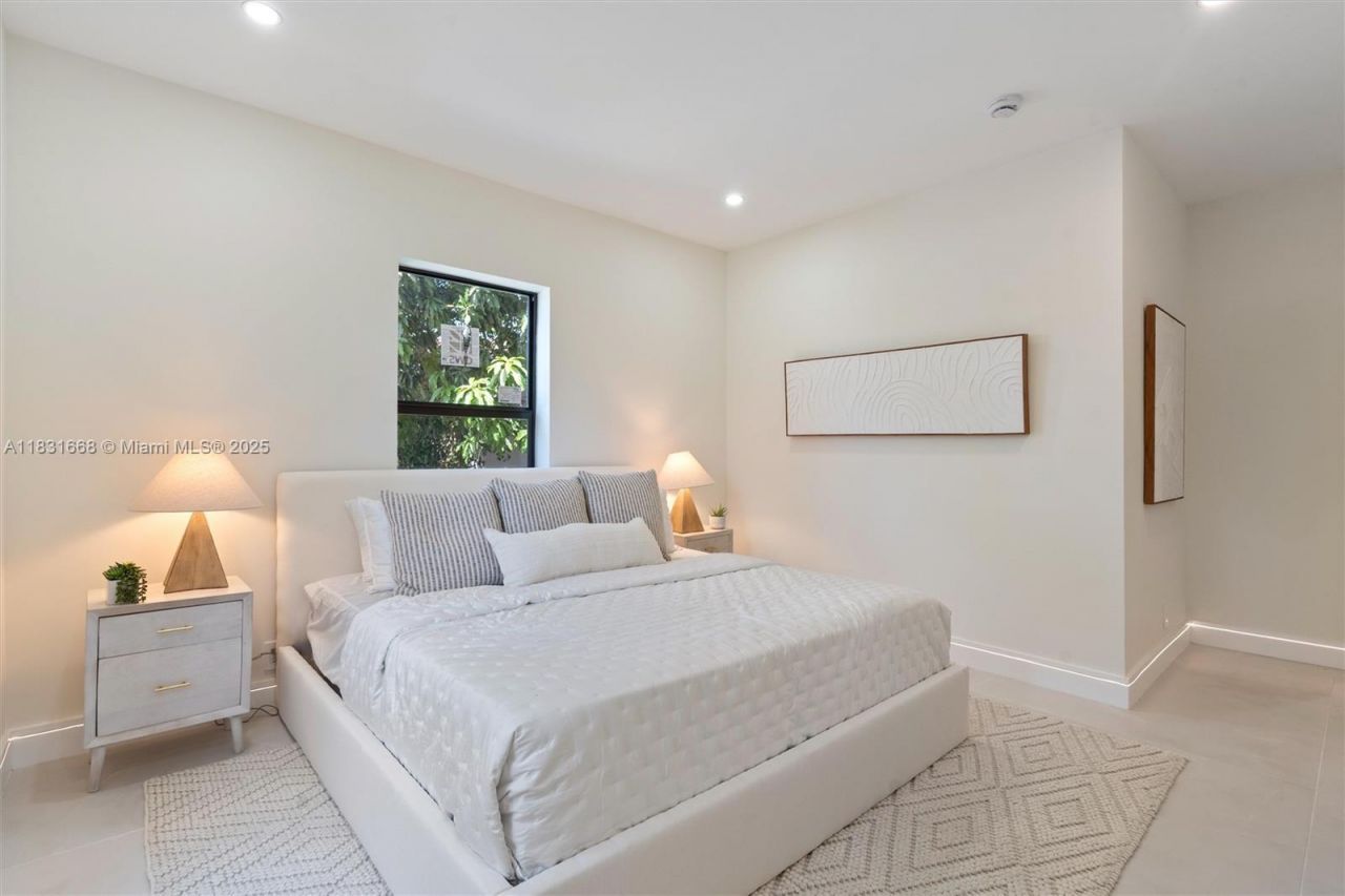 1108 Harrison St, Hollywood, FL 33019 Photo