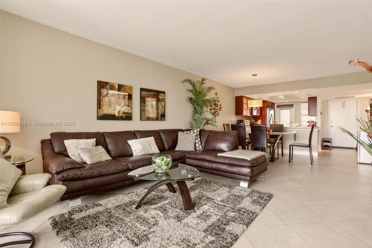 2901 S Palm Aire Dr, Unit 608, Pompano Beach, FL 33069 Photo