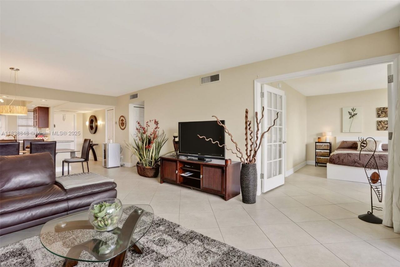 2901 S Palm Aire Dr, Unit 608, Pompano Beach, FL 33069 Photo