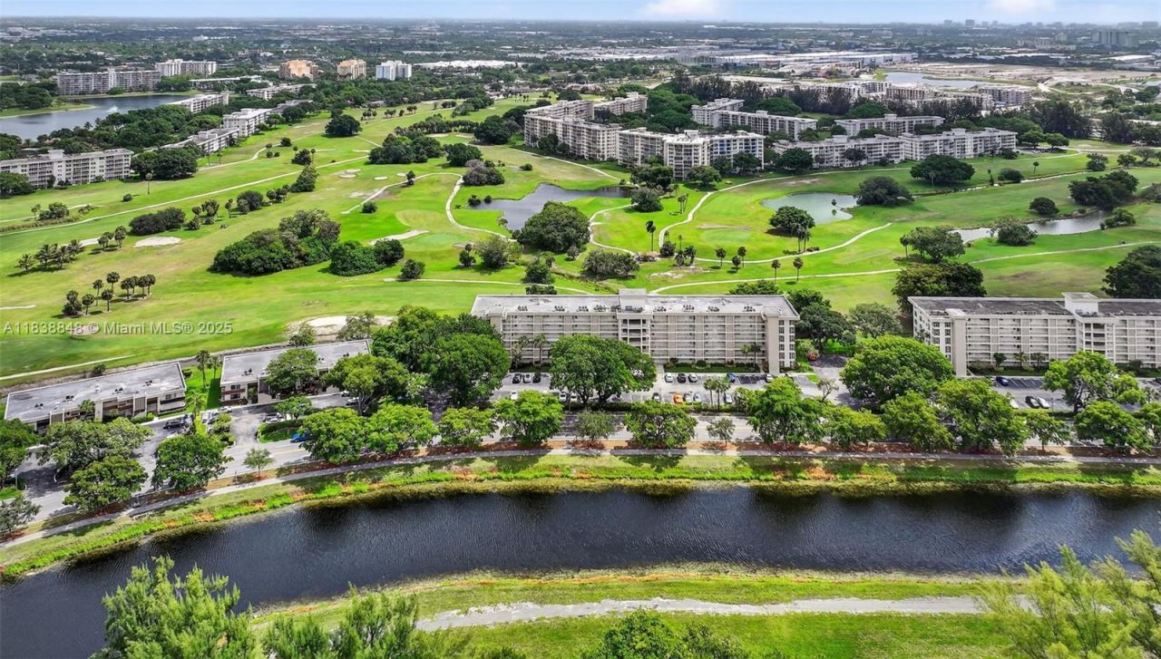 2901 S Palm Aire Dr, Unit 608, Pompano Beach, FL 33069 Photo