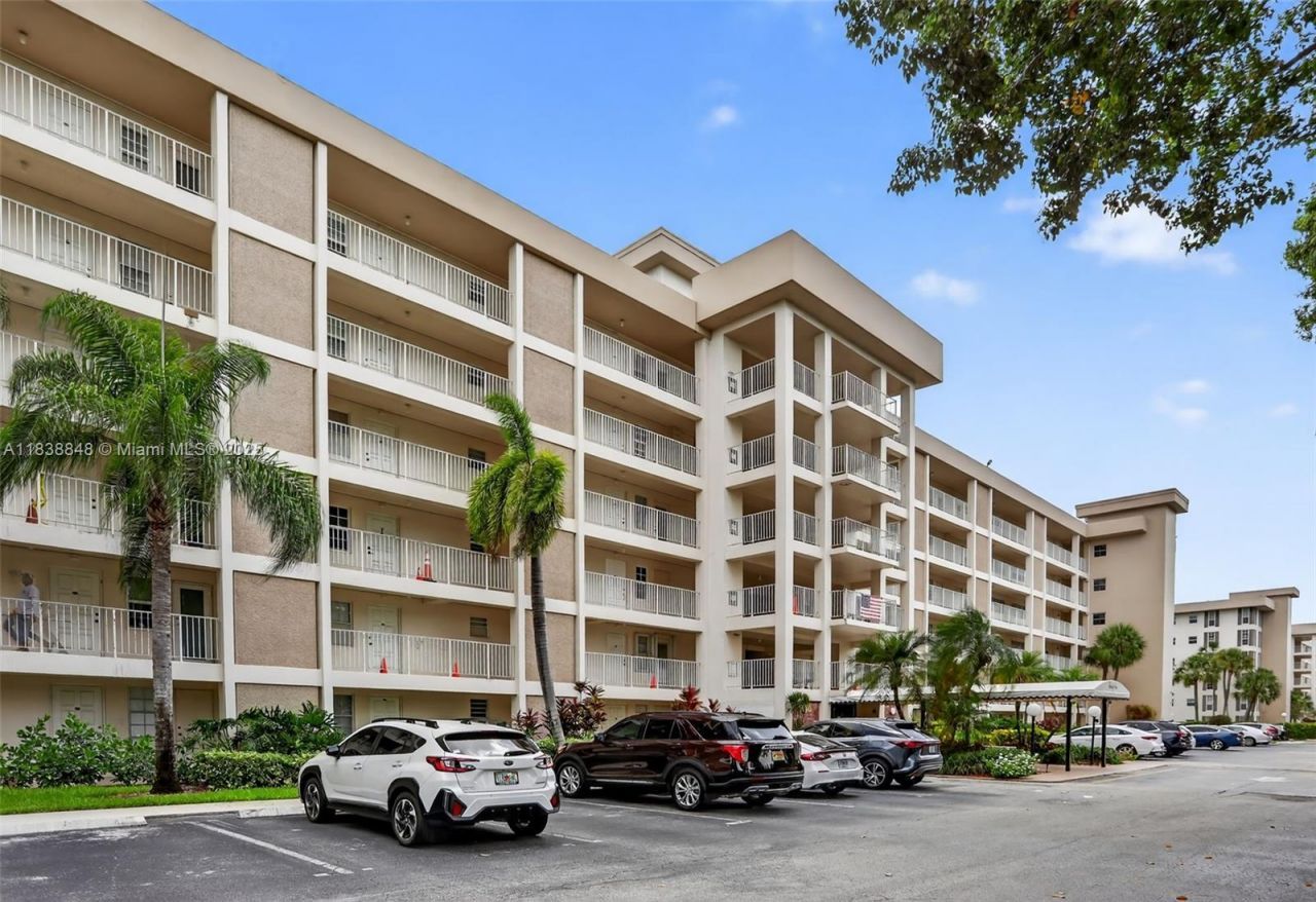 2901 S Palm Aire Dr, Unit 608, Pompano Beach, FL 33069 Photo