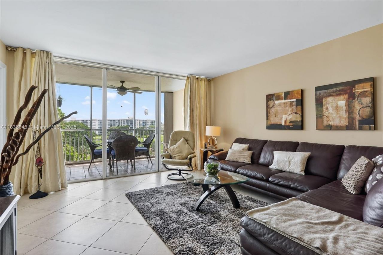 2901 S Palm Aire Dr, Unit 608, Pompano Beach, FL 33069 Photo