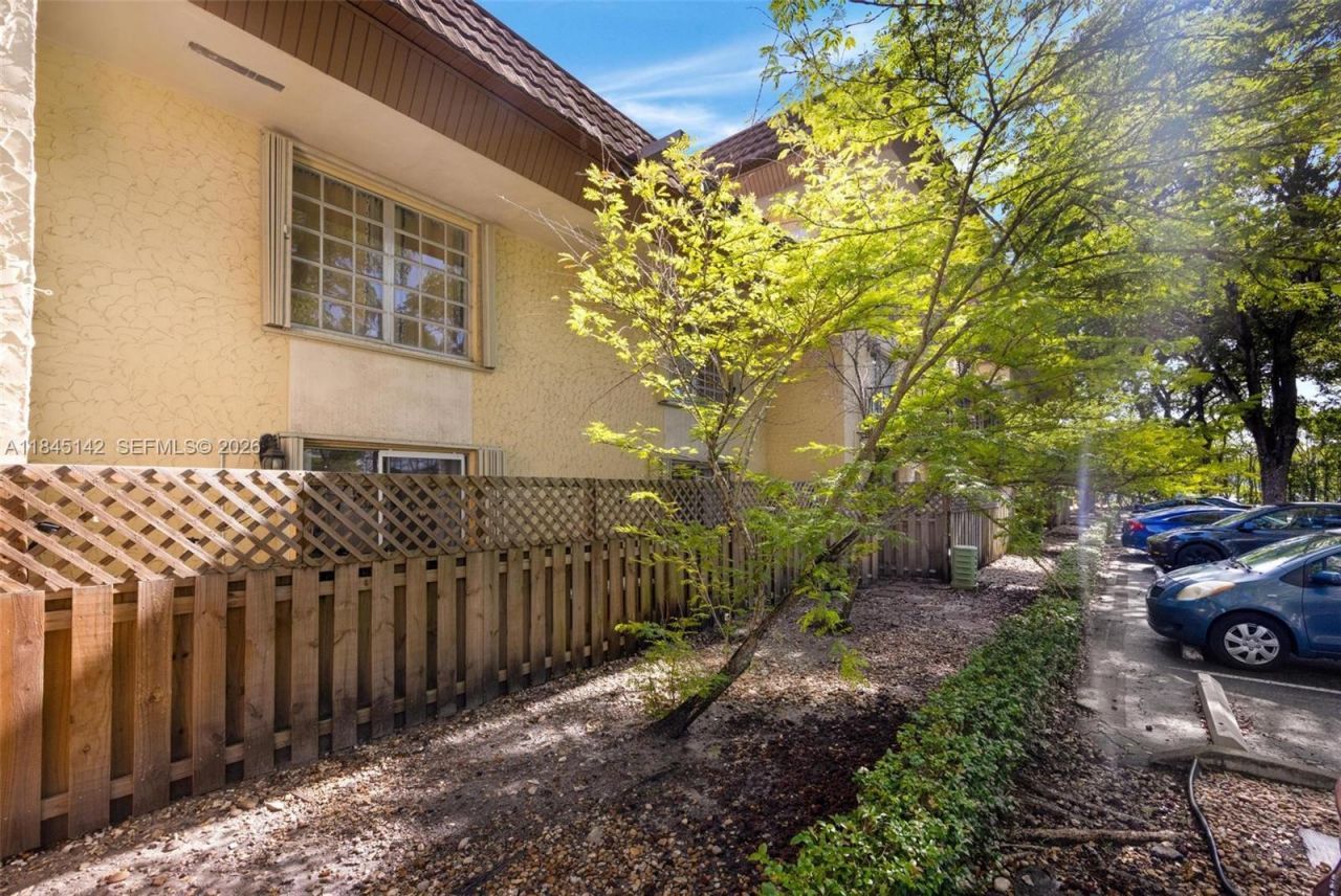 8500 SW 109th Ave, Unit 6-112, Miami, FL 33173 Photo