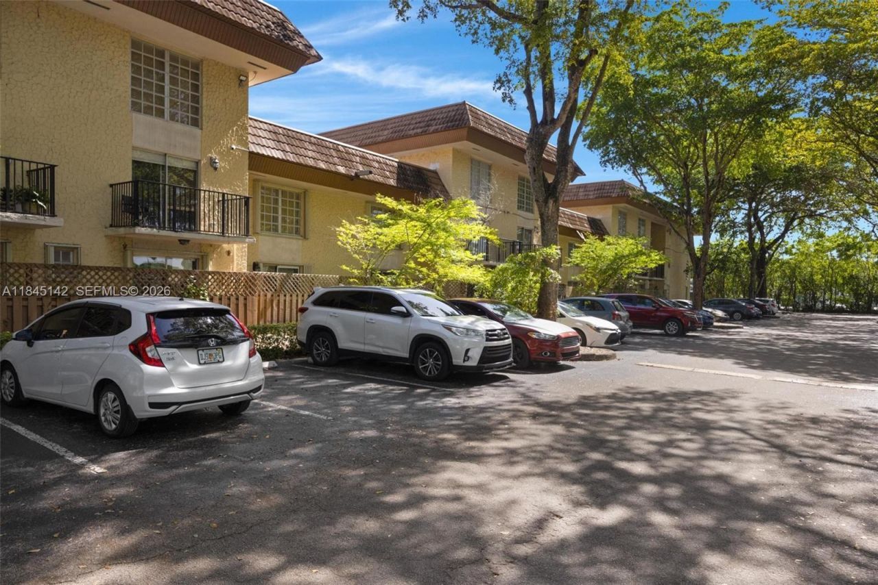 8500 SW 109th Ave, Unit 6-112, Miami, FL 33173 Photo