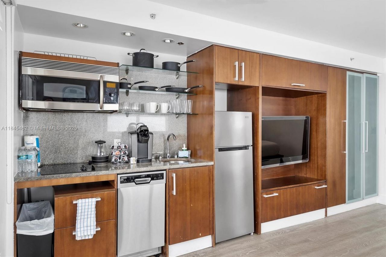 1024 Ocean Dr, Unit A207, Miami Beach, FL 33139 Photo