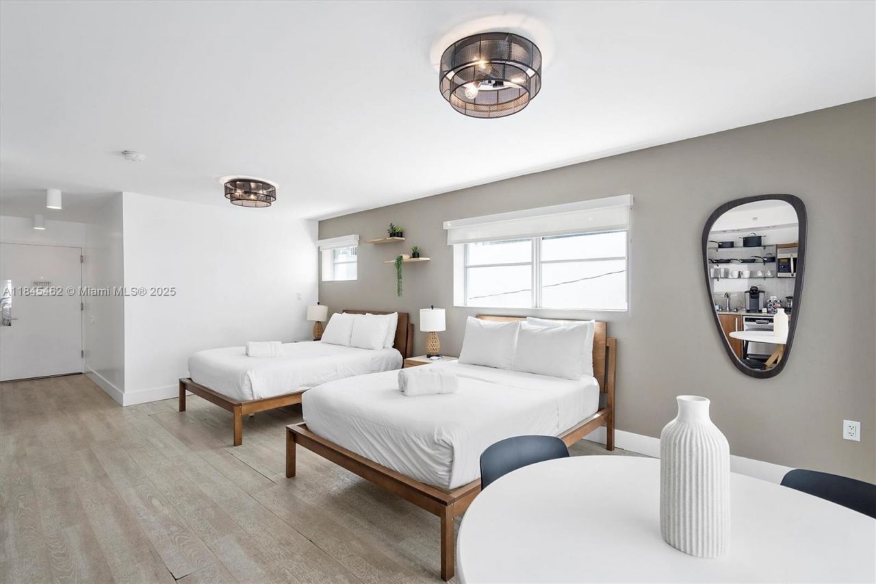 1024 Ocean Dr, Unit A207, Miami Beach, FL 33139 Photo