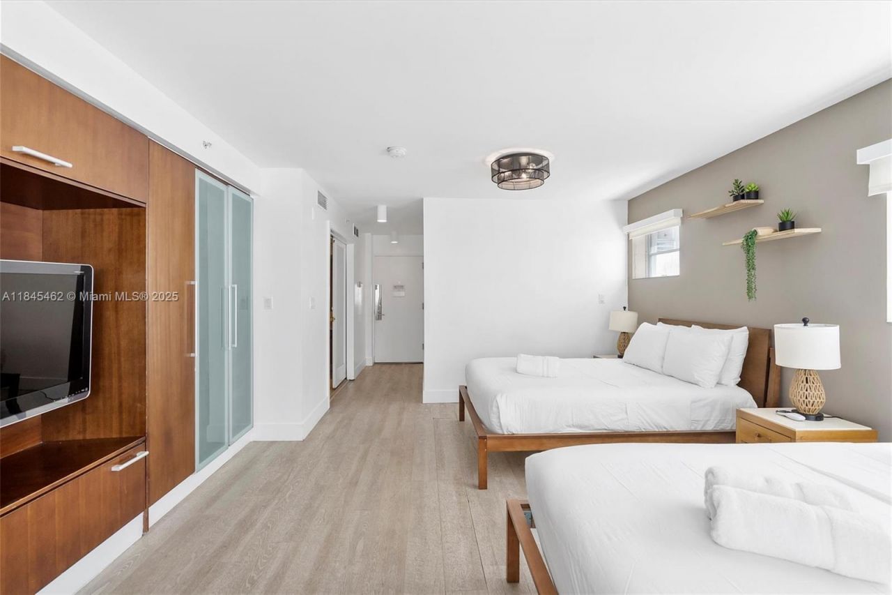 1024 Ocean Dr, Unit A207, Miami Beach, FL 33139 Photo