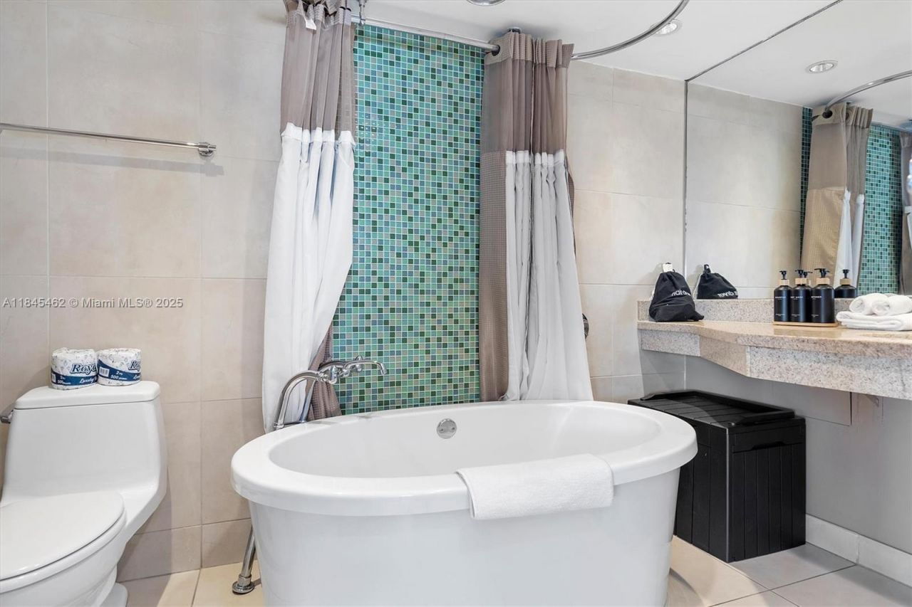 1024 Ocean Dr, Unit A207, Miami Beach, FL 33139 Photo