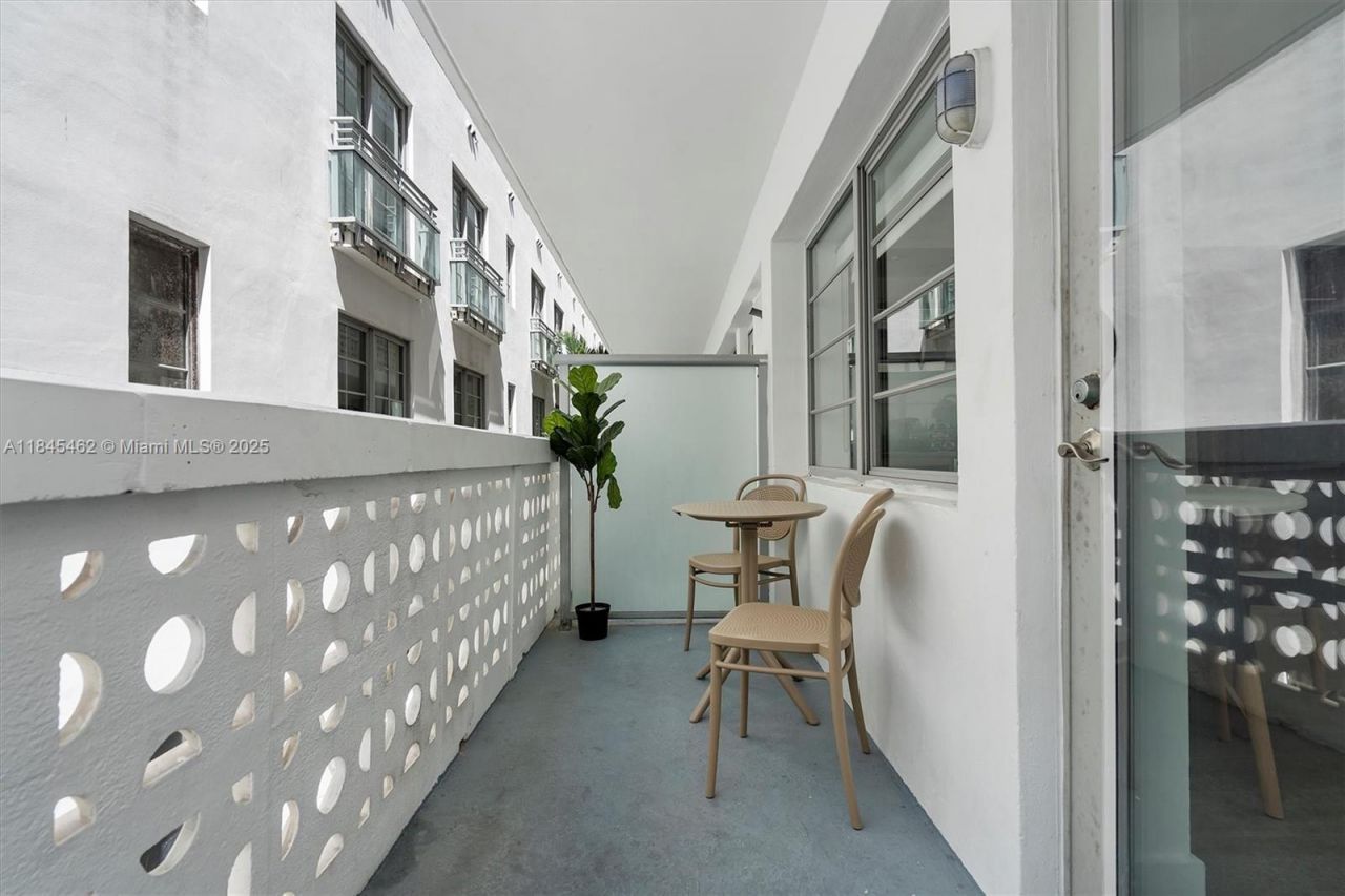 1024 Ocean Dr, Unit A207, Miami Beach, FL 33139 Photo