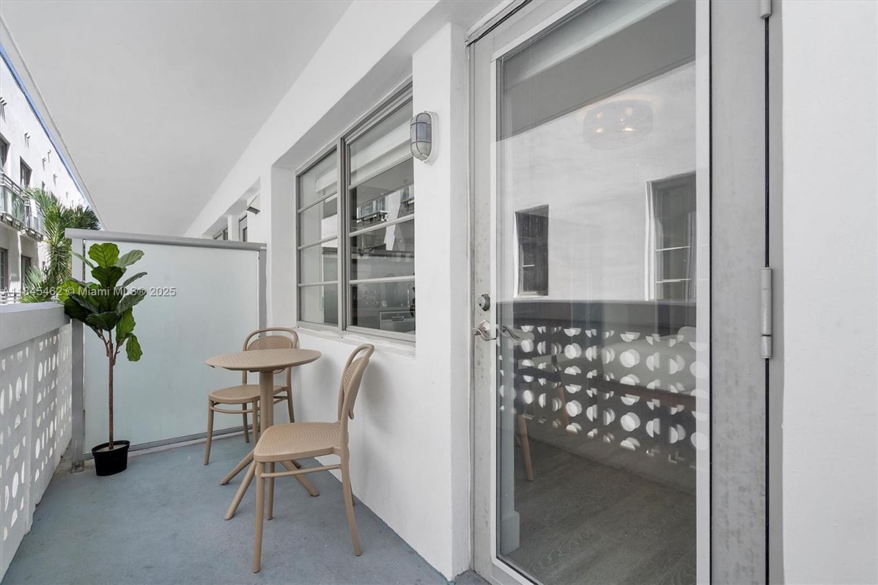 1024 Ocean Dr, Unit A207, Miami Beach, FL 33139 Photo