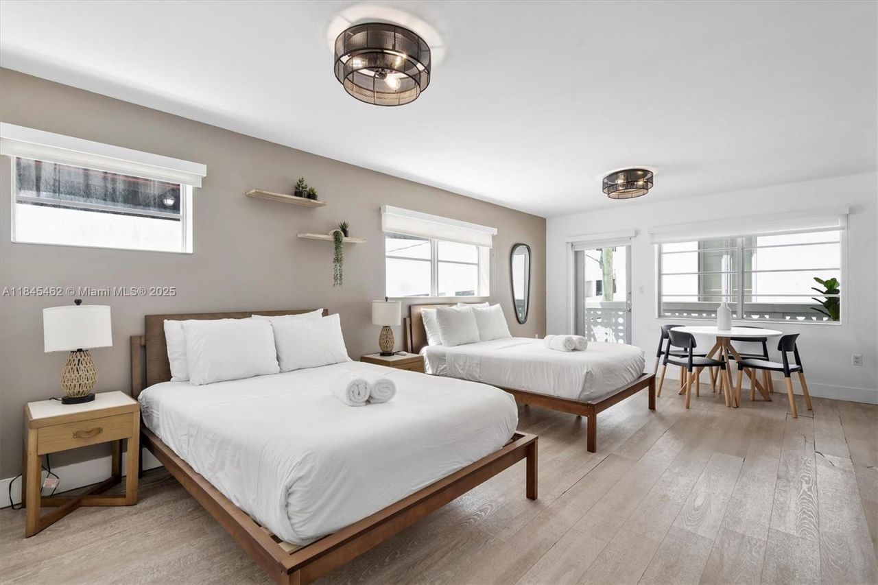 1024 Ocean Dr, Unit A207, Miami Beach, FL 33139 Photo