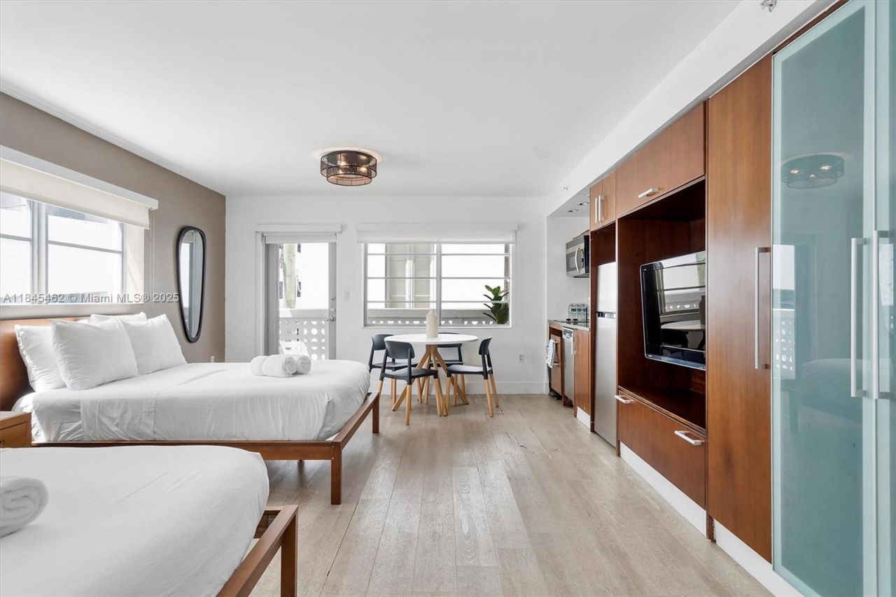 1024 Ocean Dr, Unit A207, Miami Beach, FL 33139 Photo