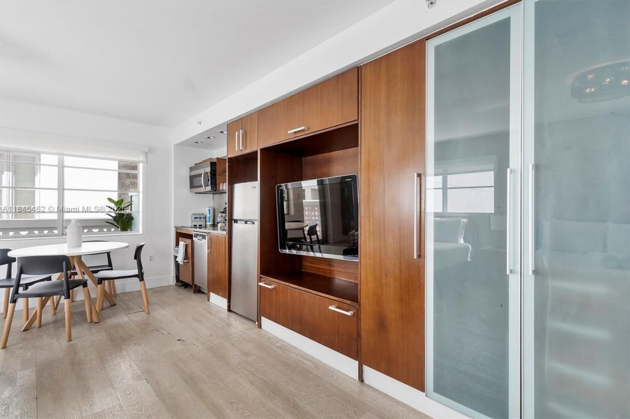 1024 Ocean Dr, Unit A207, Miami Beach, FL 33139 Photo