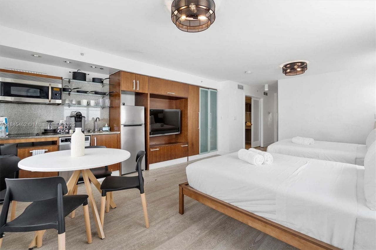 1024 Ocean Dr, Unit A207, Miami Beach, FL 33139 Photo