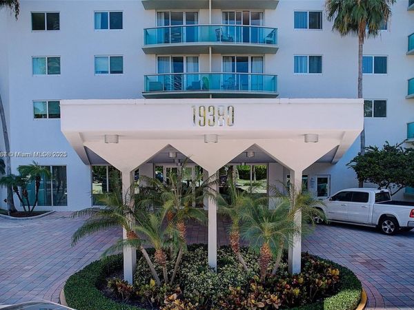 19380 Collins Ave, Unit 802, Sunny Isles Beach, FL 33160