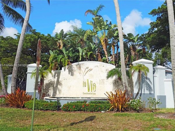 9640 NW 2nd St, Unit 5-206, Pembroke Pines, FL 33024