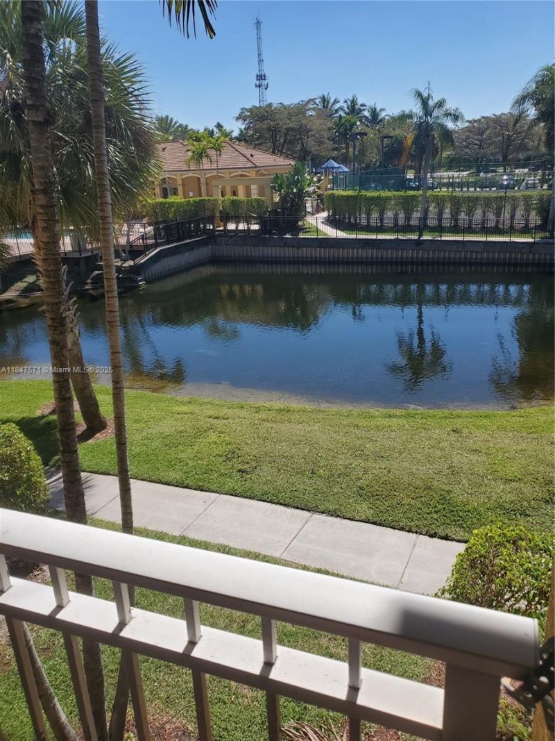 9640 NW 2nd St, Unit 5-206, Pembroke Pines, FL 33024 Photo