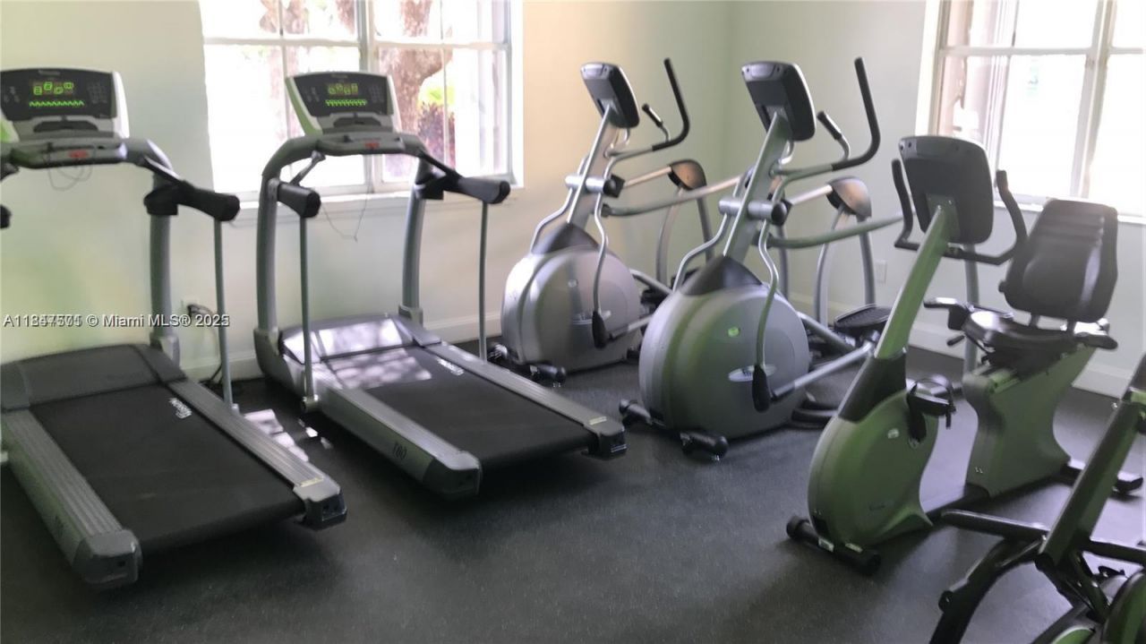 9640 NW 2nd St, Unit 5-206, Pembroke Pines, FL 33024 Photo