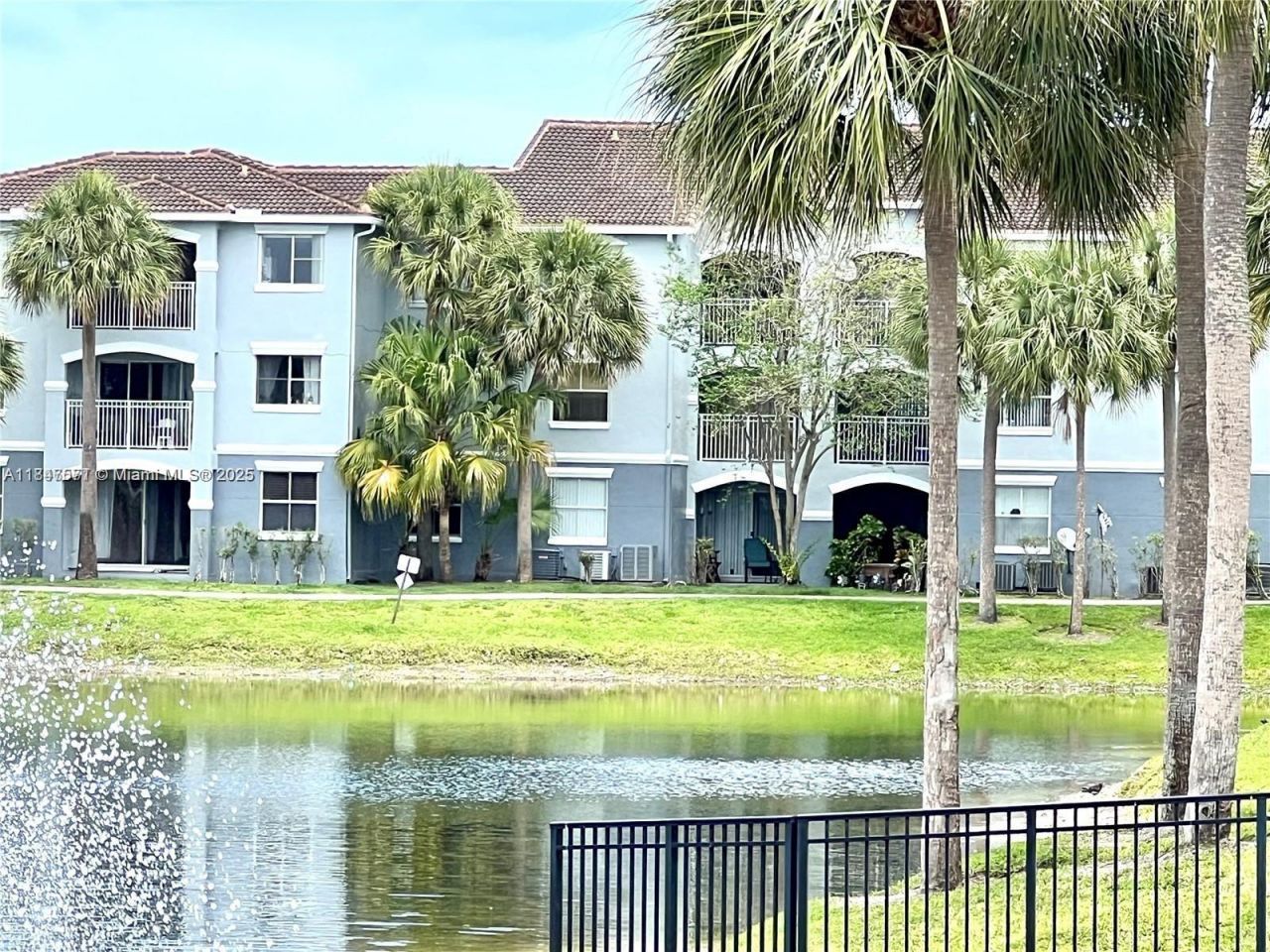 9640 NW 2nd St, Unit 5-206, Pembroke Pines, FL 33024 Photo