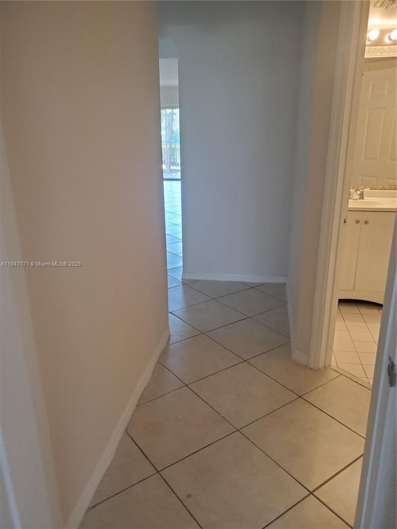 9640 NW 2nd St, Unit 5-206, Pembroke Pines, FL 33024 Photo
