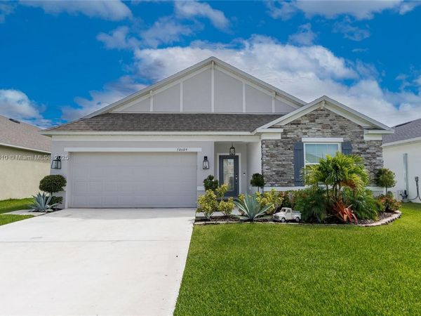 10609 SW Vasari Way, Port St. Lucie, FL 34987