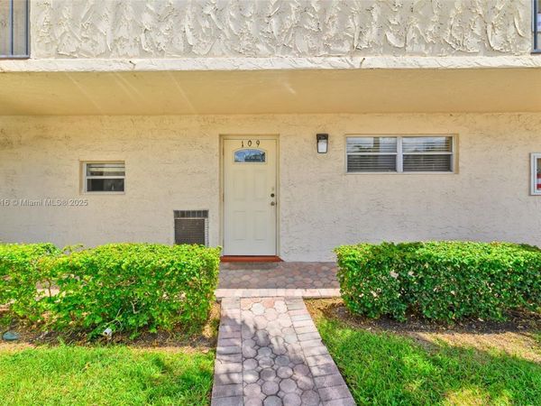 681 S Hollybrook Dr, Unit 109, Pembroke Pines, FL 33025