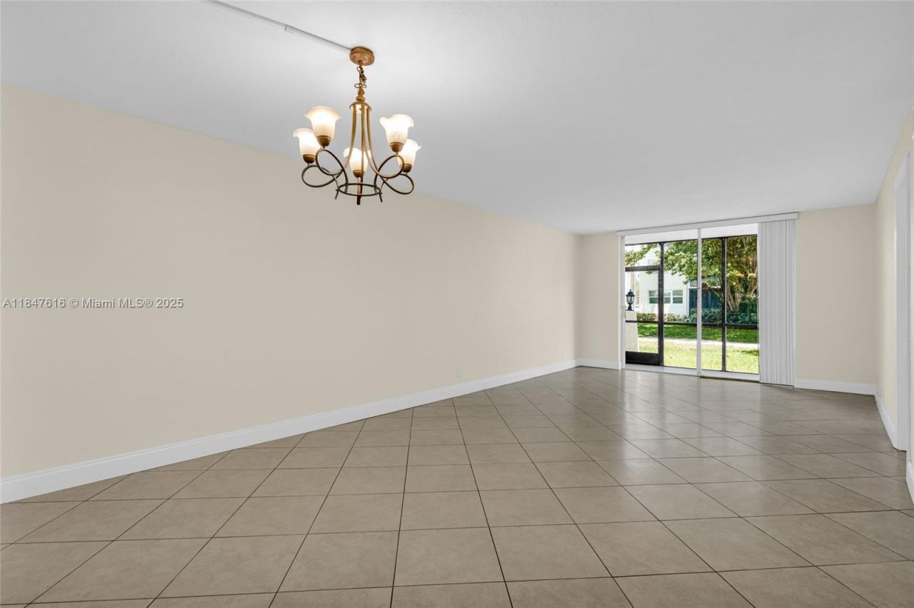 681 S Hollybrook Dr, Unit 109, Pembroke Pines, FL 33025 Photo