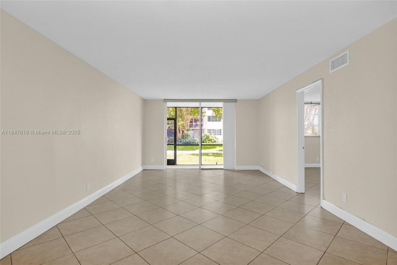 681 S Hollybrook Dr, Unit 109, Pembroke Pines, FL 33025 Photo