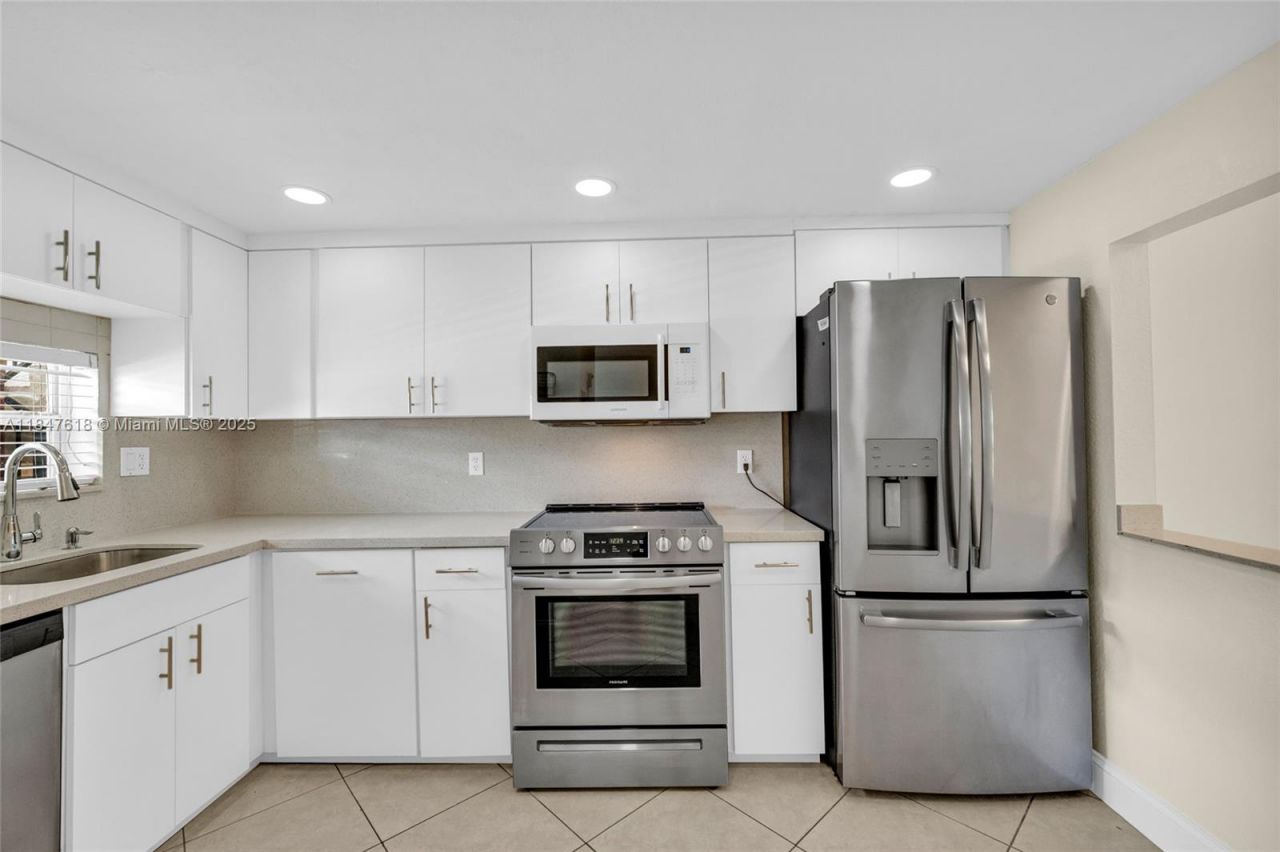 681 S Hollybrook Dr, Unit 109, Pembroke Pines, FL 33025 Photo