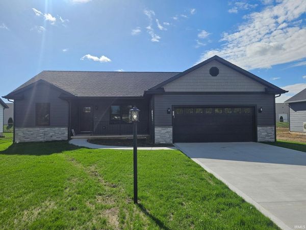 365 E Country Lane, Shipshewana, IN 46565