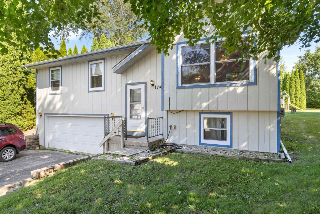 104 SW Deerpath Way, Poplar Grove, IL 61065 Main Photo