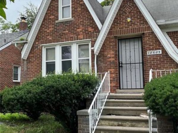 18685 Strasburg Street, Detroit, MI 48205