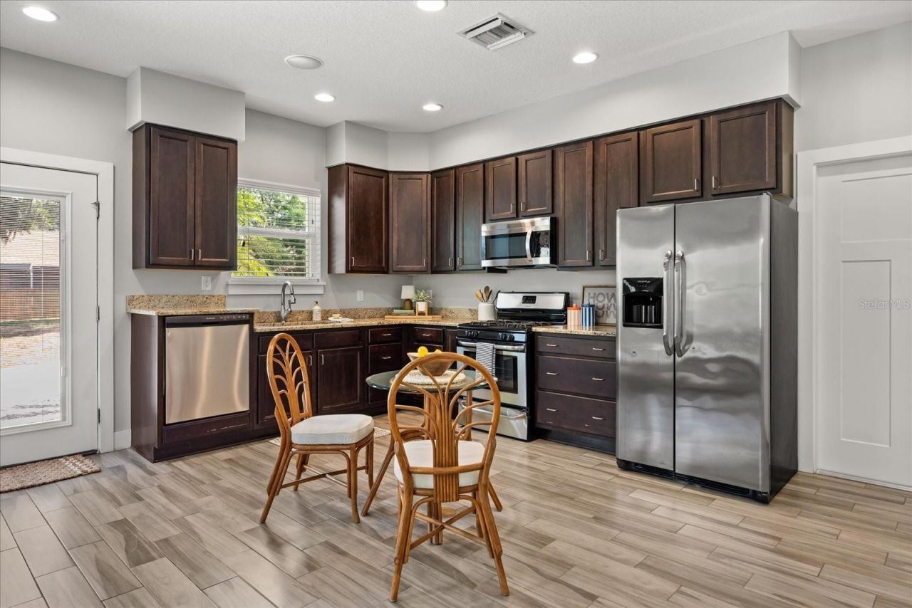 2945 Lakeshore Drive, Mount Dora, FL 32757 Photo