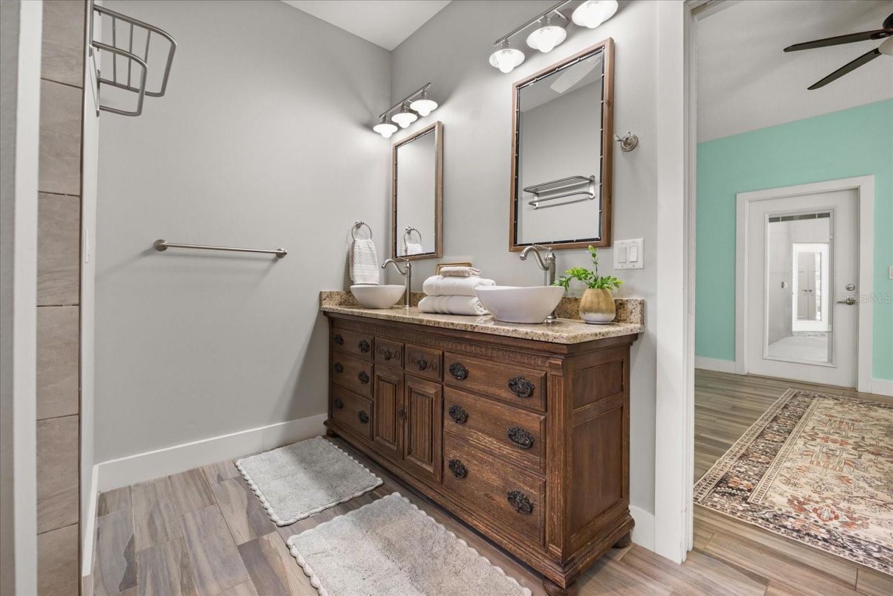 2945 Lakeshore Drive, Mount Dora, FL 32757 Photo