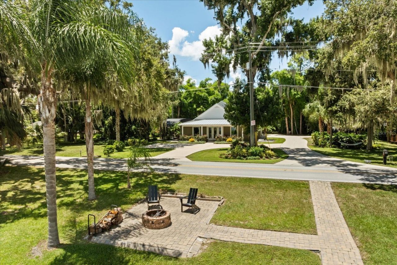 2945 Lakeshore Drive, Mount Dora, FL 32757 Photo