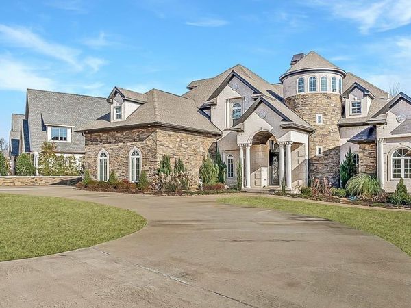 2064 Sloan Lake Dr., Jonesboro, AR 72404