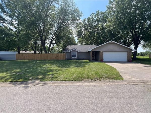 308 Caroline Drive, Frontenac, KS 66763