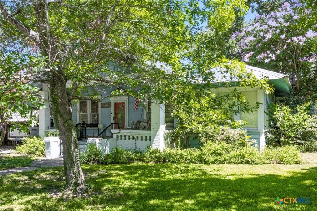 409 E Bowie Street, Luling, TX 78648 Main Photo