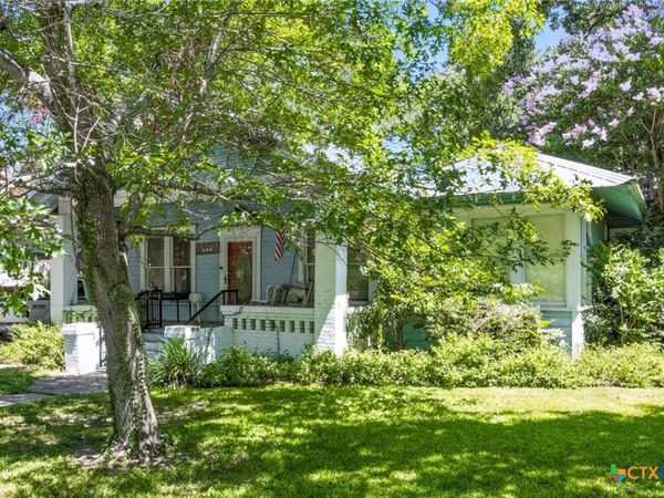 409 E Bowie Street, Luling, TX 78648