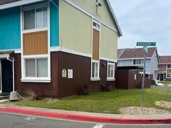 7570 Burgoyne Ln, Sacramento, CA 95823