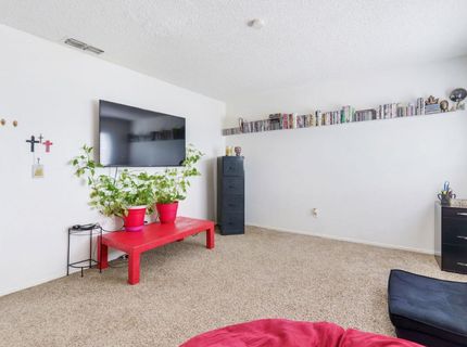 7570 Burgoyne Ln, Sacramento, CA 95823 Photo
