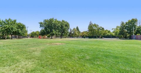 7570 Burgoyne Ln, Sacramento, CA 95823 Photo