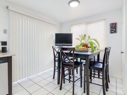 7570 Burgoyne Ln, Sacramento, CA 95823 Photo