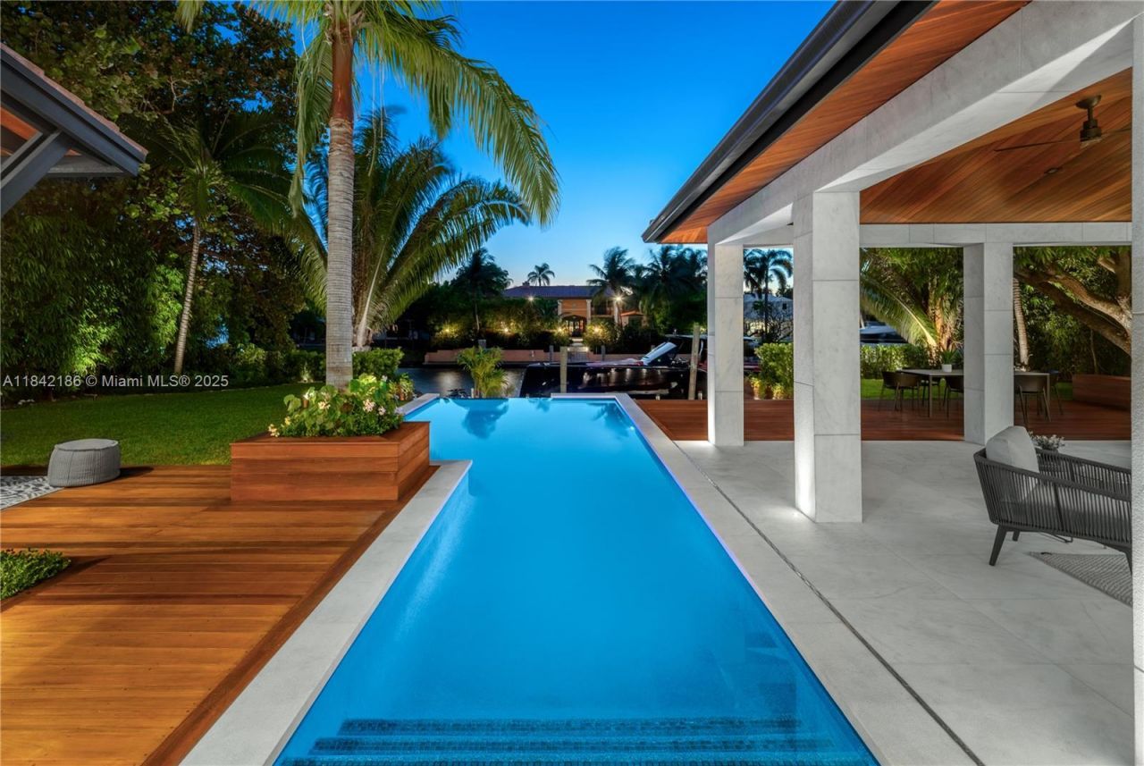 4241 Palm Ln, Miami, FL 33137 Photo