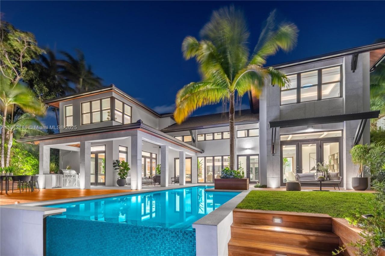 4241 Palm Ln, Miami, FL 33137 Photo